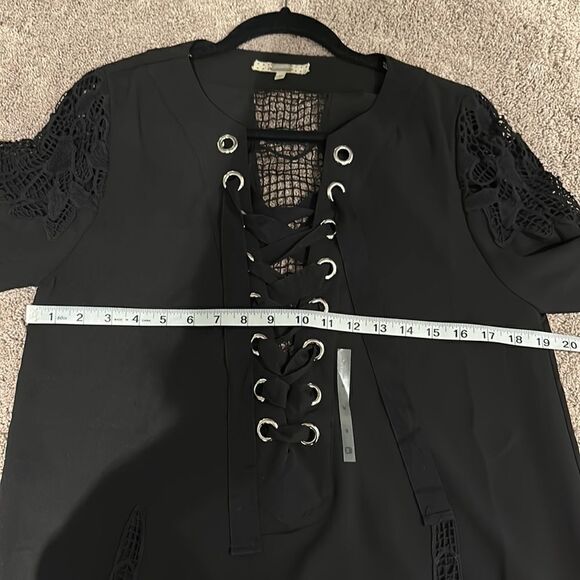 Beautiful black top ! GIMMICKS BY BUCKLE SIZE MEDIUM - Picture 9 of 10